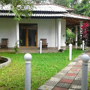 River Retreat Sigirîya